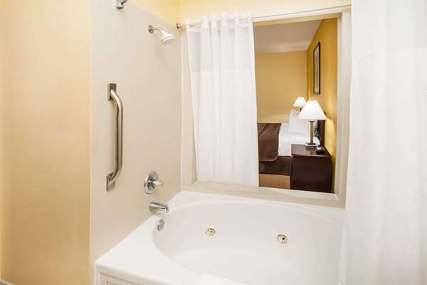 Suite - Days Inn & Suites Harvey - I-80 & I-294, Exit 2