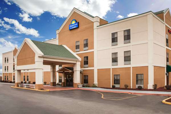 Exterior view - Days Inn & Suites Harvey - I-80 & I-294, Exit 2