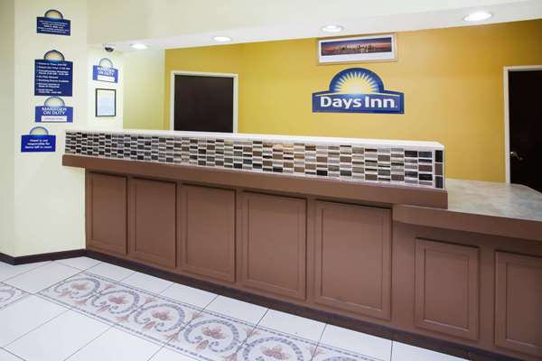  - Days Inn & Suites Harvey - I-80 & I-294, Exit 2