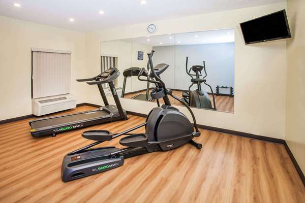 Fitness/ Exercise Room - Days Inn & Suites Harvey - I-80 & I-294, Exit 2