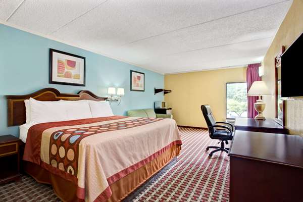  - Super 8 Motel South Raleigh - I-40, Exit 298A