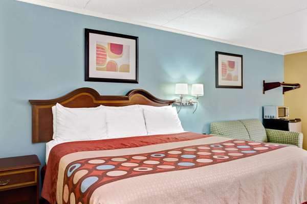  - Super 8 Motel South Raleigh - I-40, Exit 298A