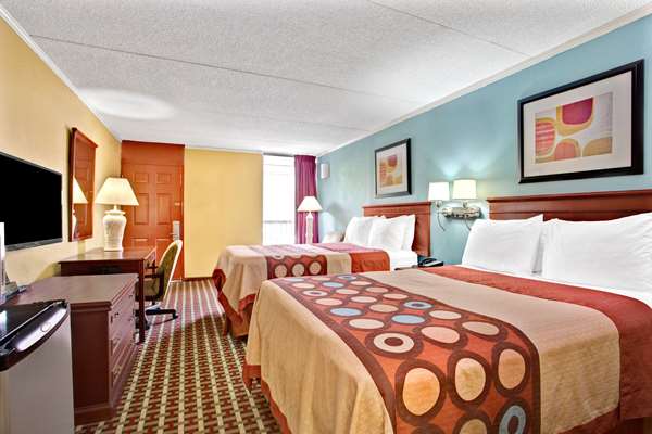  - Super 8 Motel South Raleigh - I-40, Exit 298A
