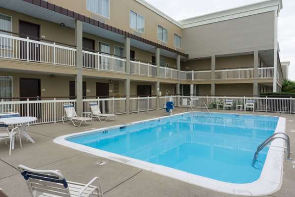 Pool - Days Inn Florence - I-71 & I-75, Exit 182