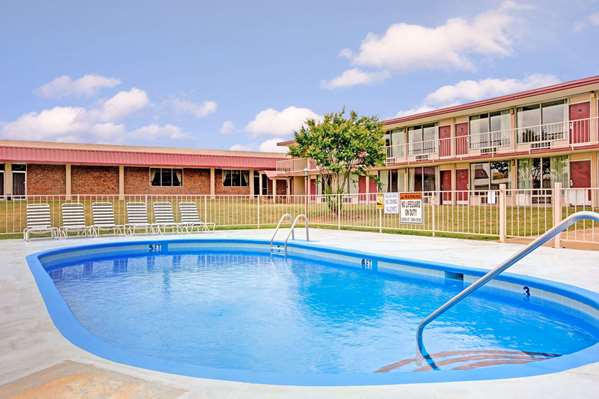 Pool - Super 8 Motel Gaffney - I-85, Exit 92