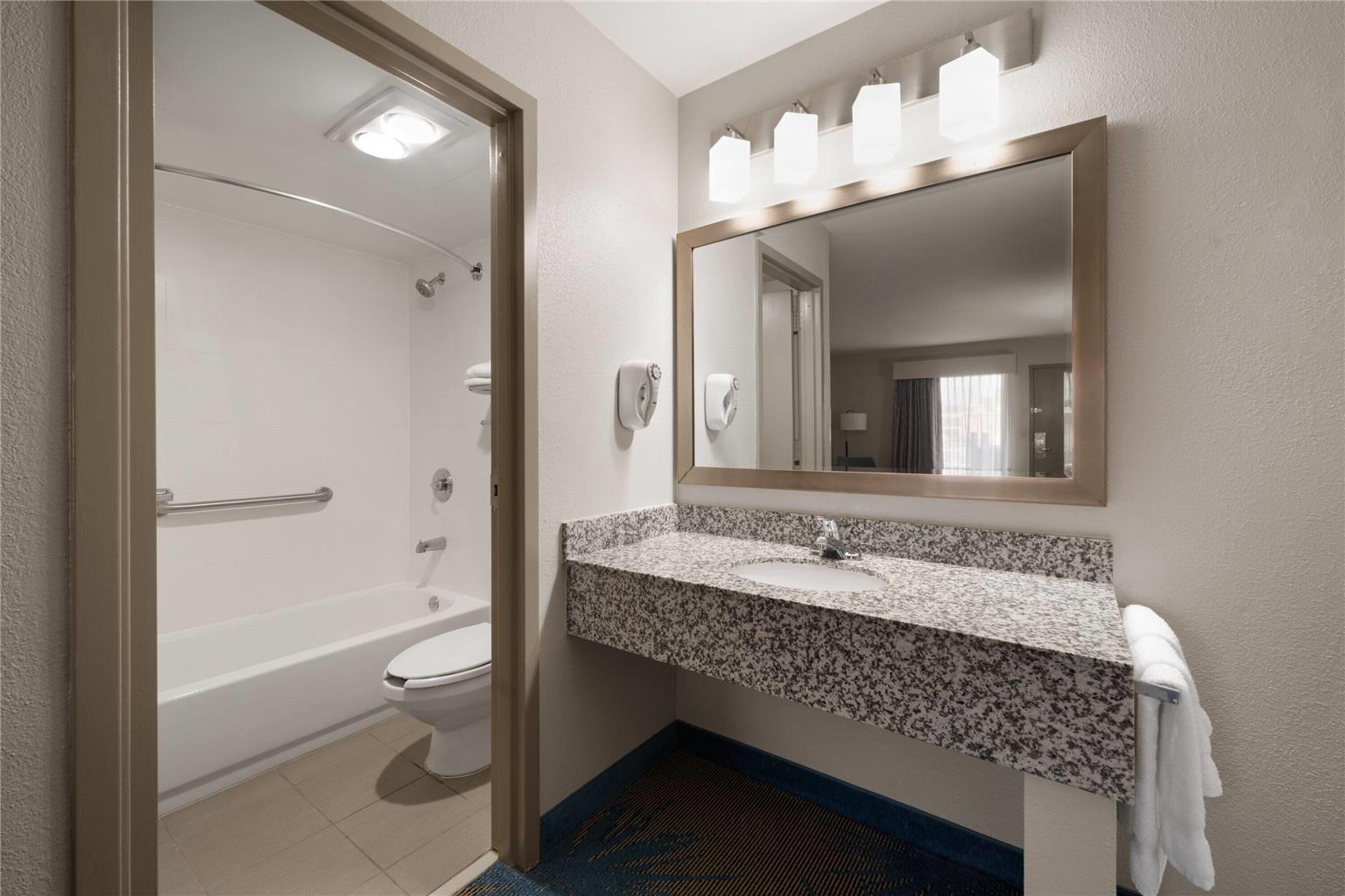 DAYS INN MURPHY-guestroom-Guest Room,Bathroom,On-Site.jpg