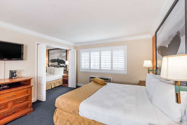 Suite - Super 8 Motel Midtown Monterey