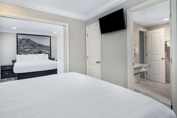 Suite - Super 8 Motel Midtown Monterey