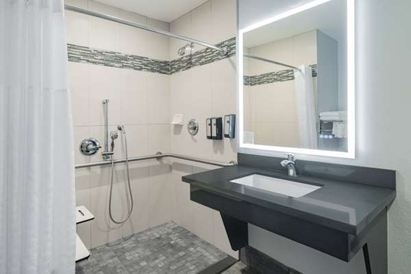  - Super 8 Motel Midtown Monterey