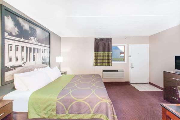  - Super 8 Motel Millbury - I-280, Exit 1B