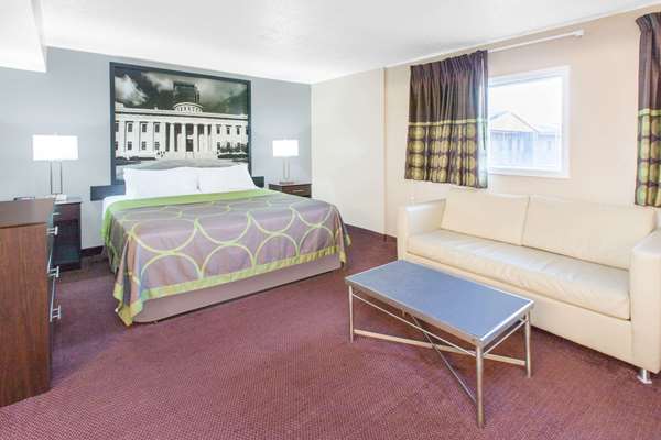 Suite - Super 8 Motel Millbury - I-280, Exit 1B