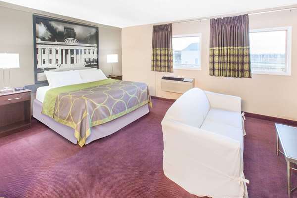 Suite - Super 8 Motel Millbury - I-280, Exit 1B