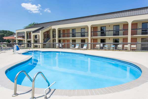 Pool - Days Inn Airport Norfolk - I-64, Exit 281