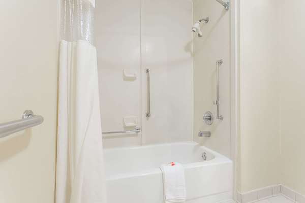  - Days Inn Airport Norfolk - I-64, Exit 281