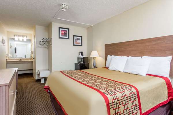  - Days Inn Airport Norfolk - I-64, Exit 281