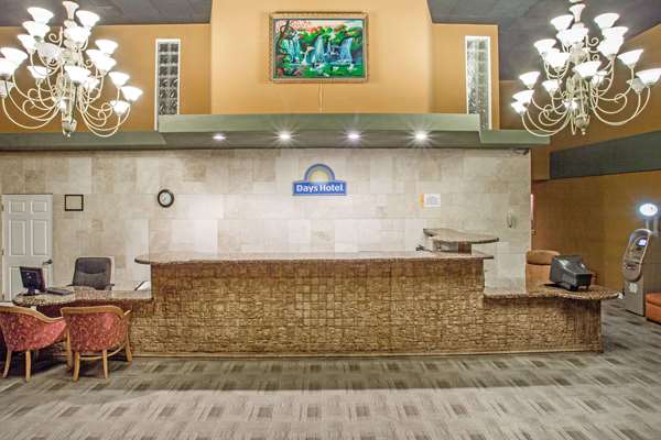  - Days Hotel Peoria