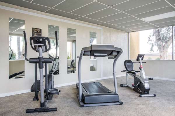 Fitness/ Exercise Room - Days Hotel Peoria