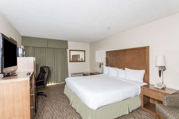  - Days Hotel Peoria