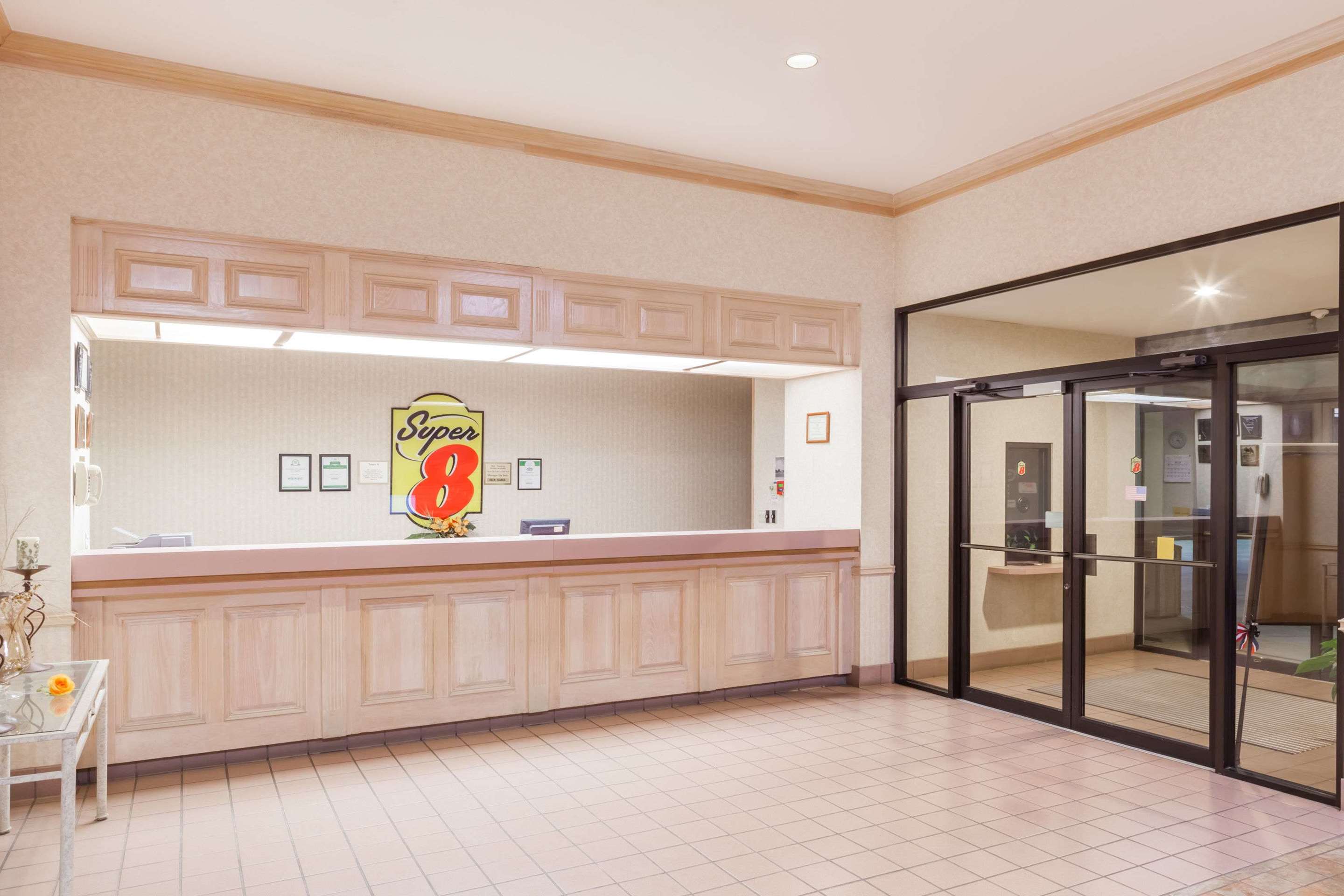 Lobby | Super 8 by Wyndham Jasper TX