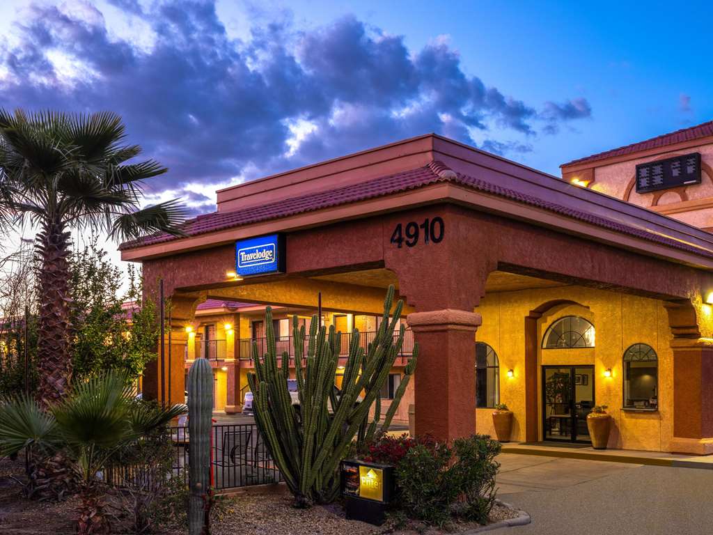 Travelodge by Wyndham Tucson AZ - Tap to explore photos