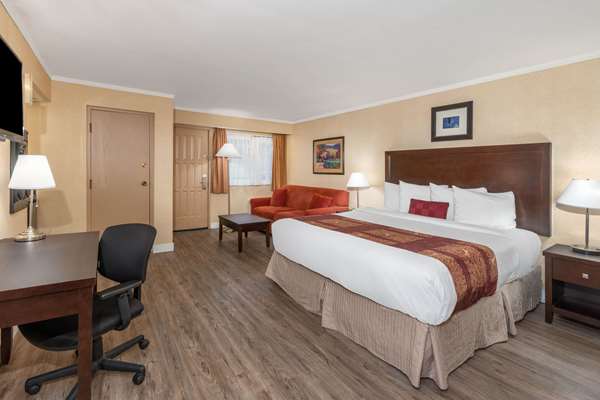 Suite - Ramada Inn Coquitlam