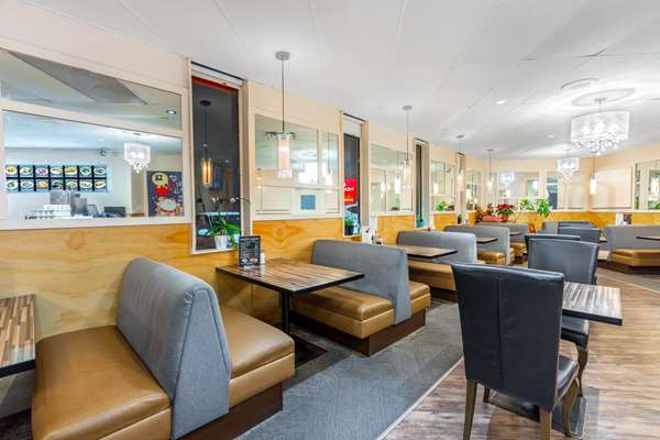 Restaurant - Ramada Inn Coquitlam