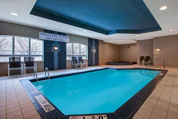 Pool - Days Inn & Suites Collingwood