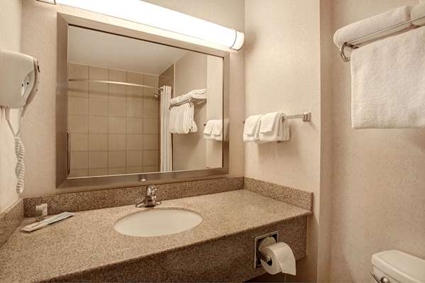  - Days Inn & Suites Collingwood