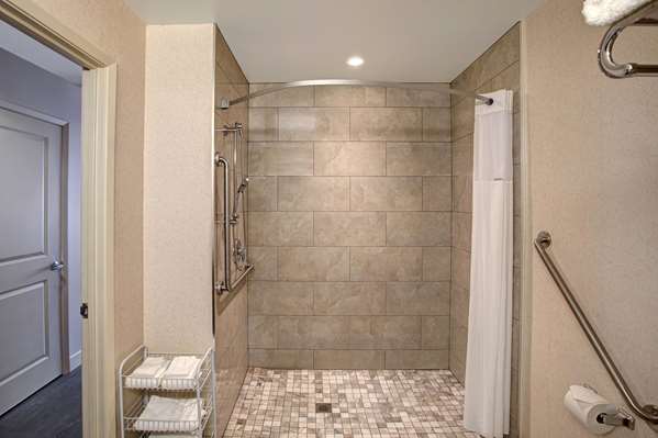  - Days Inn & Suites Collingwood