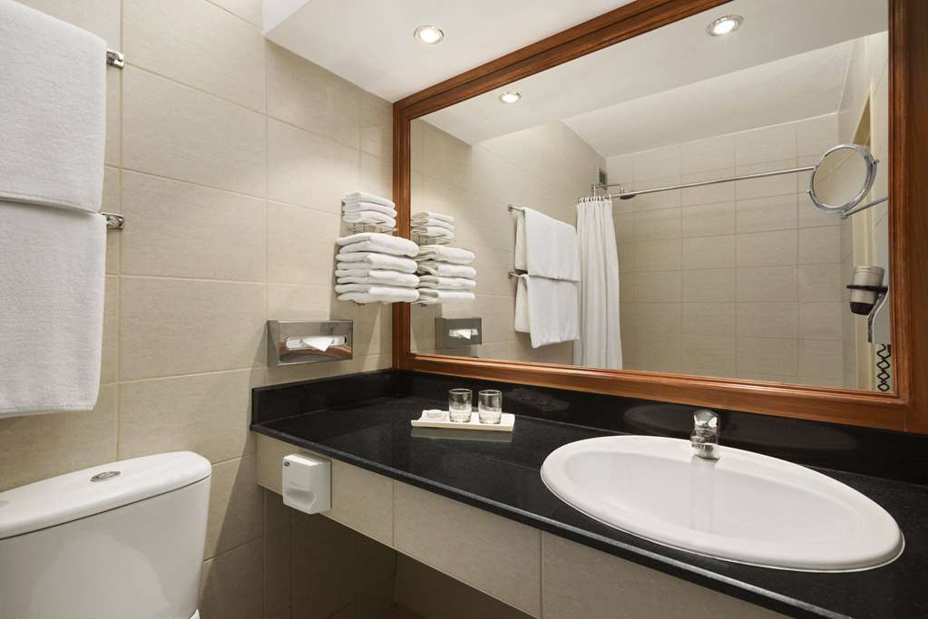 RAMADA HOTEL BAHRAIN-guestroom-Guest Room,Bathroom,On-Site.jpg