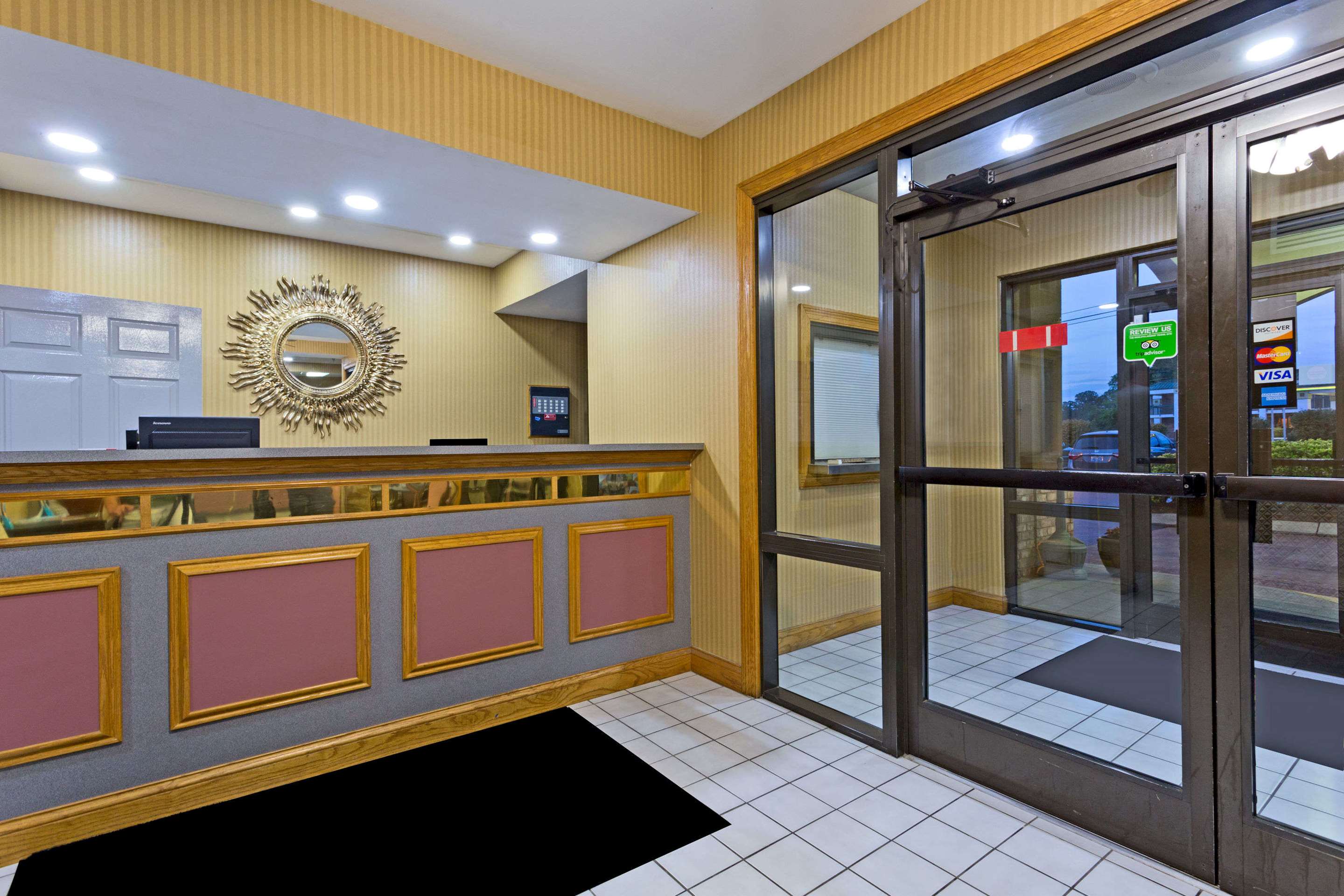 Front Desk | Super 8 by Wyndham Franklin Hwy 31