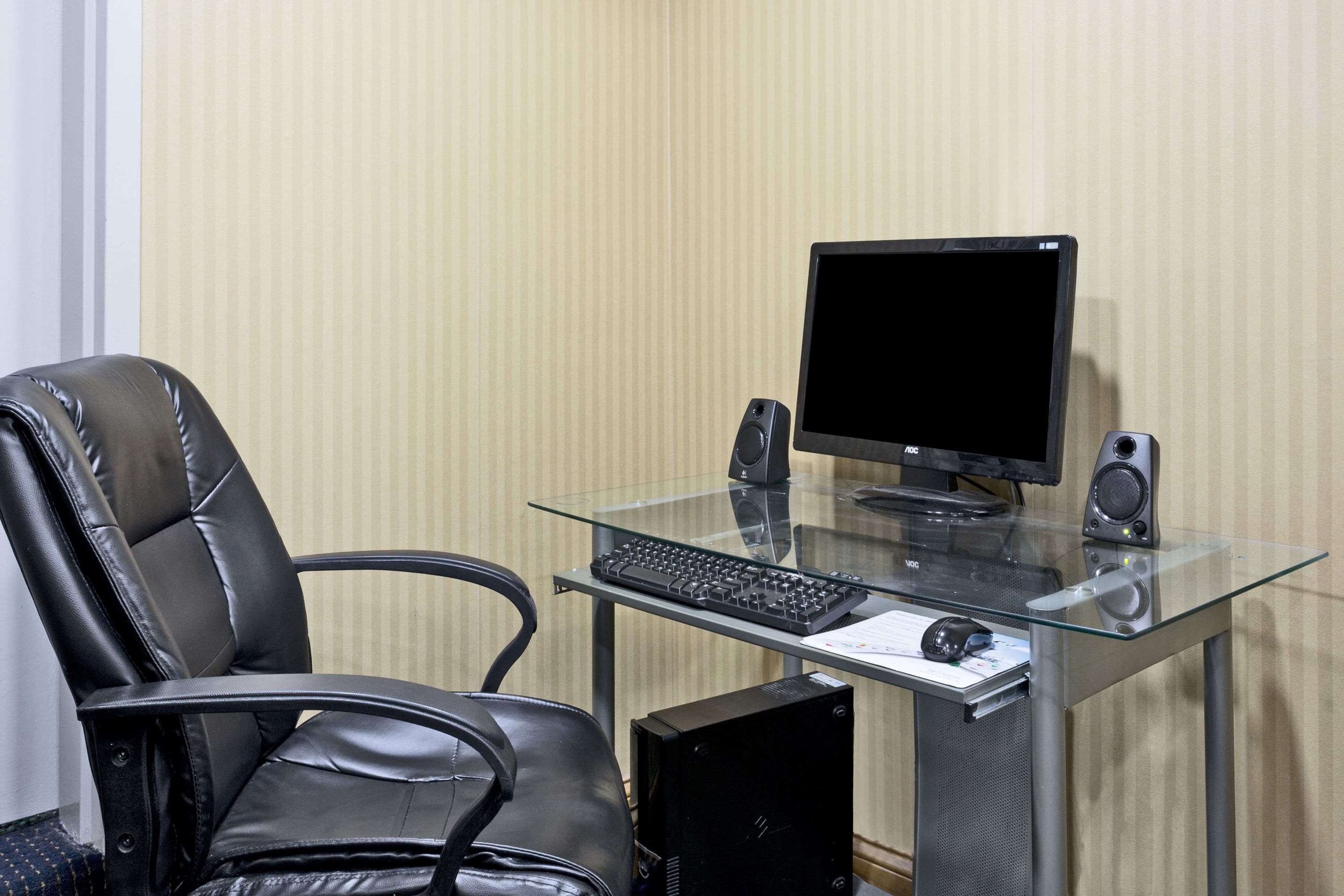 Business Center | Super 8 by Wyndham Franklin Hwy 31