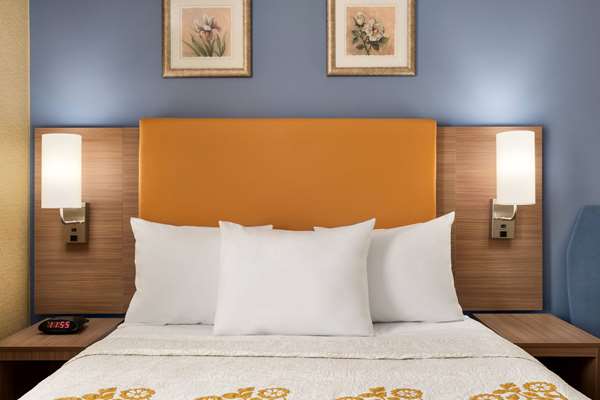  - Days Inn Long Island City Queens