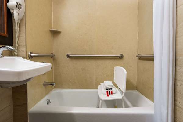  - Days Inn Long Island City Queens