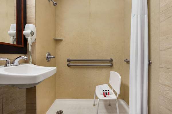  - Days Inn Long Island City Queens