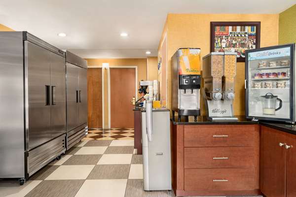 Restaurant - Days Inn Long Island City Queens