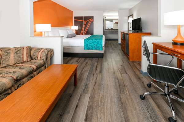  - Howard Johnson Inn Lafayette - I-10, Exit 103