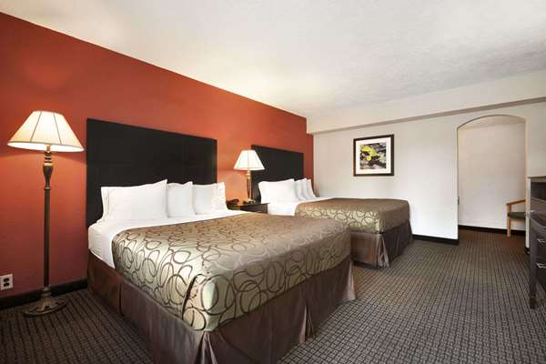  - Travelodge Traverse City