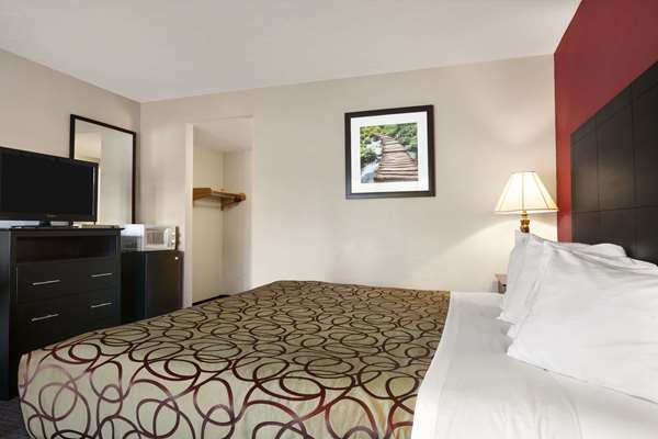  - Travelodge Traverse City