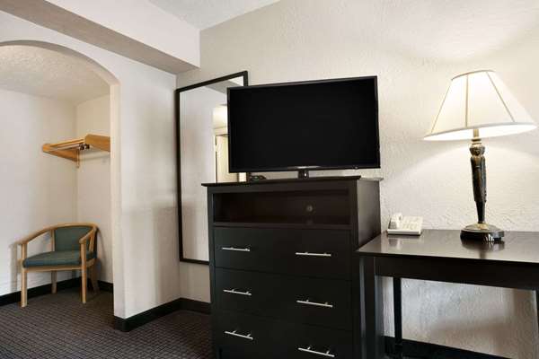  - Travelodge Traverse City