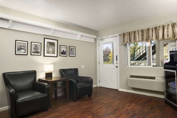  - Travelodge Traverse City