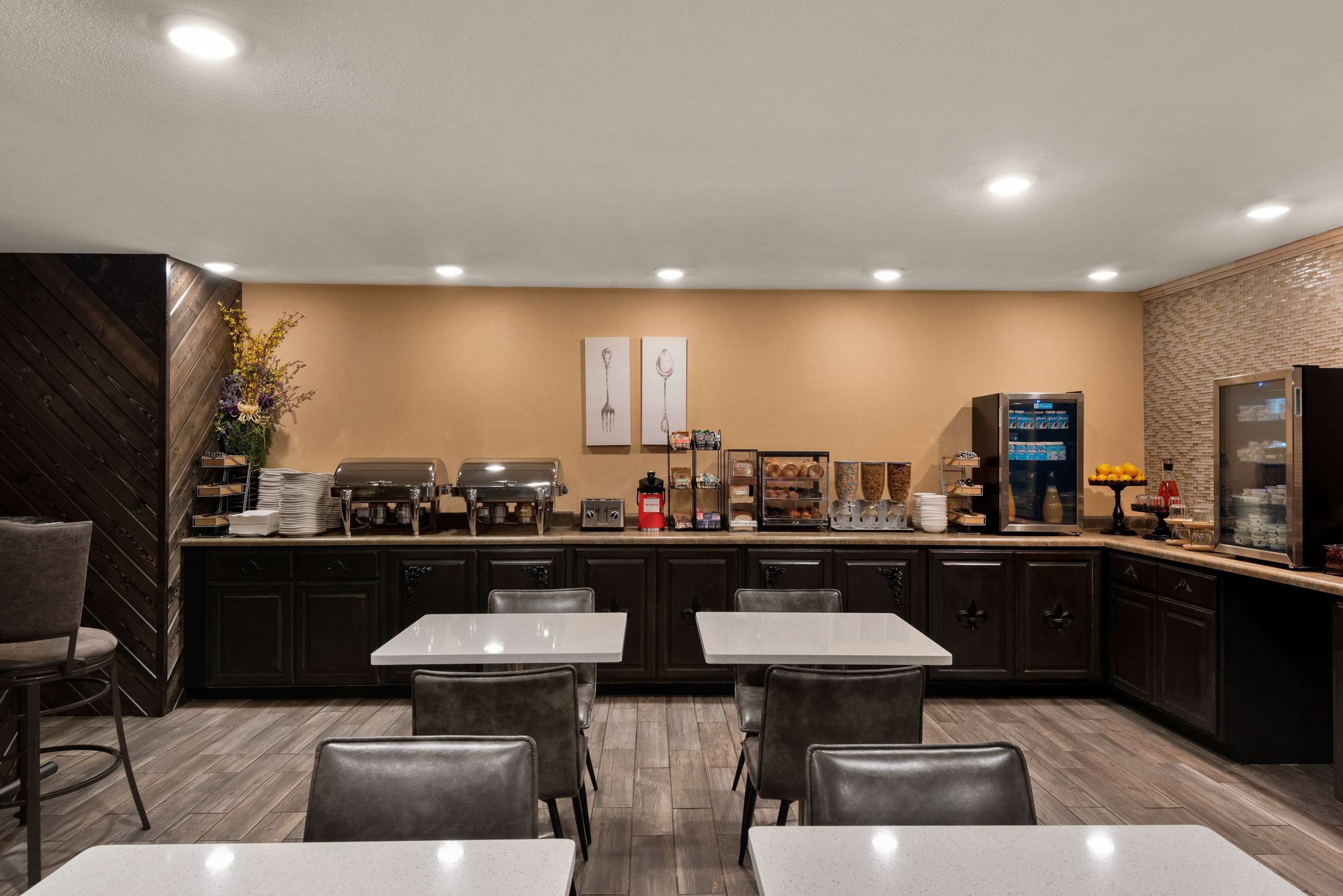 Breakfast Area | Wyndham Garden Galena Hotel & Day Spa