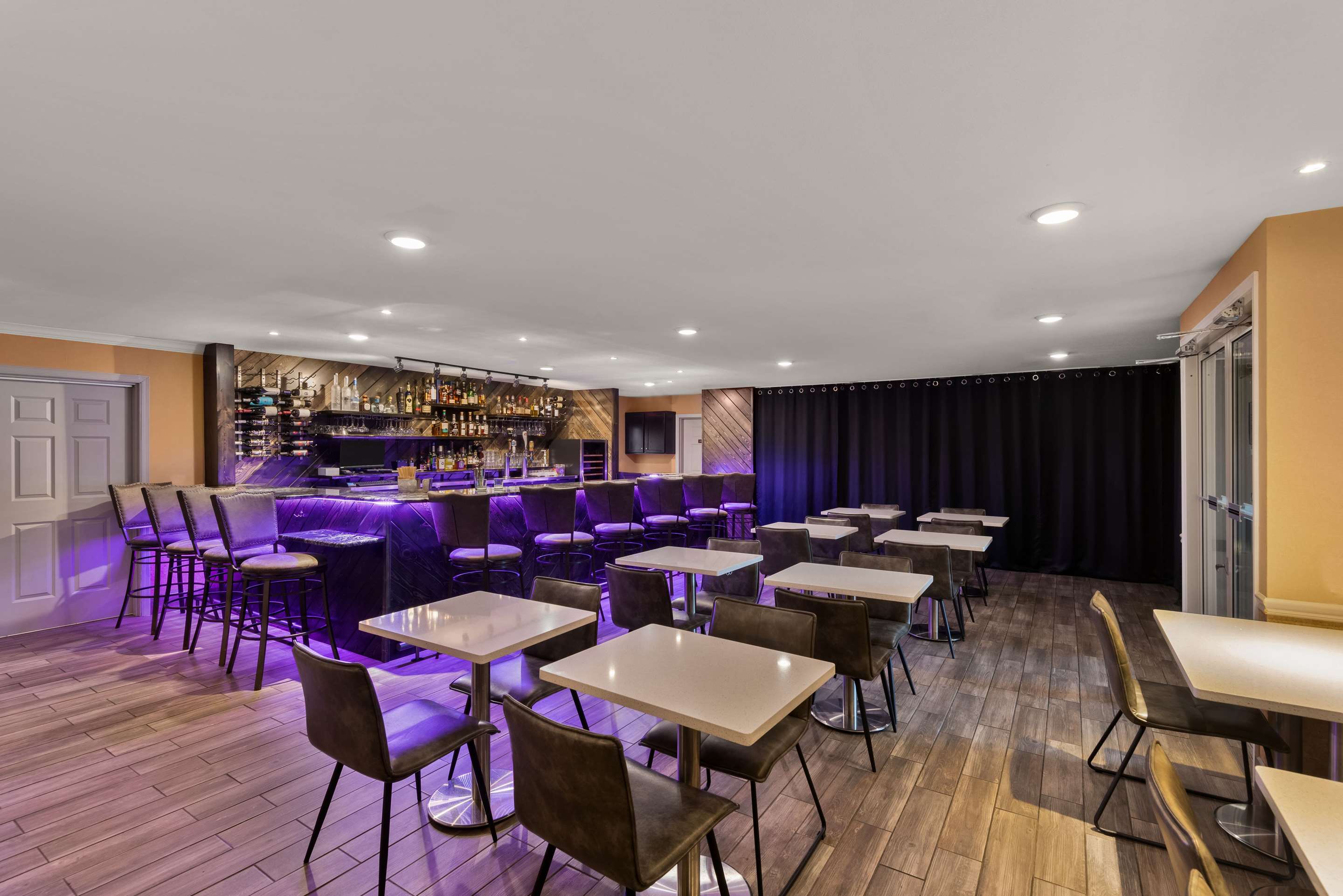 BarLounge | Wyndham Garden Galena Hotel & Day Spa
