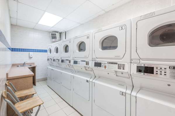  - Super 8 Hotel Mississauga