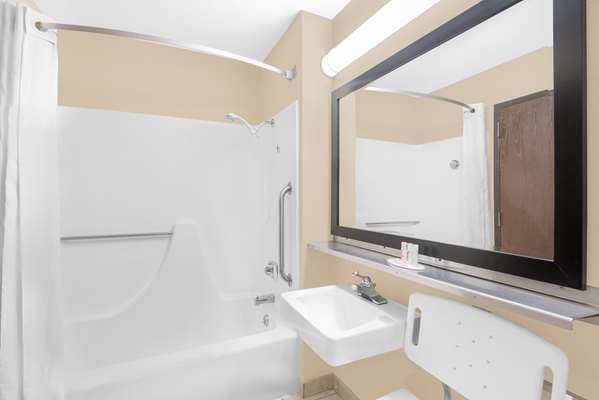  - Super 8 Hotel Marshalltown