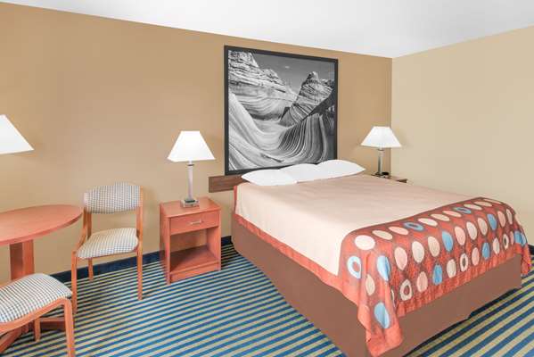  - Super 8 Hotel Marshalltown