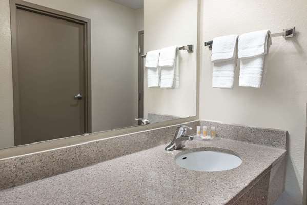  - Days Inn St Peters - I-70, Exit 220