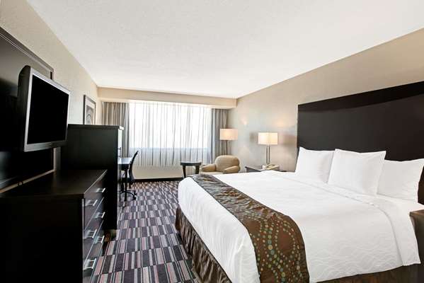  - Ramada Plaza Hotel & Conference Center Airport Charlotte - I-77, Exit 6A