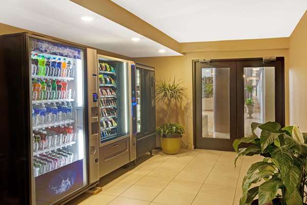  - Ramada Plaza Hotel & Conference Center Airport Charlotte - I-77, Exit 6A