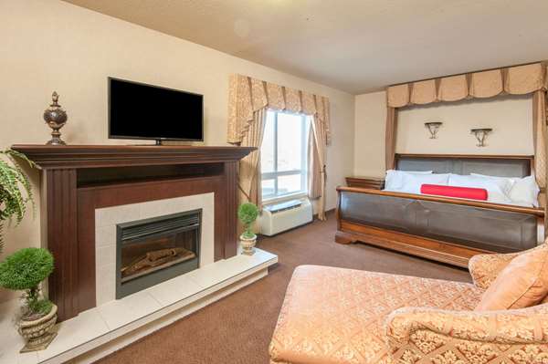Suite - Ramada Inn & Suites Drumheller